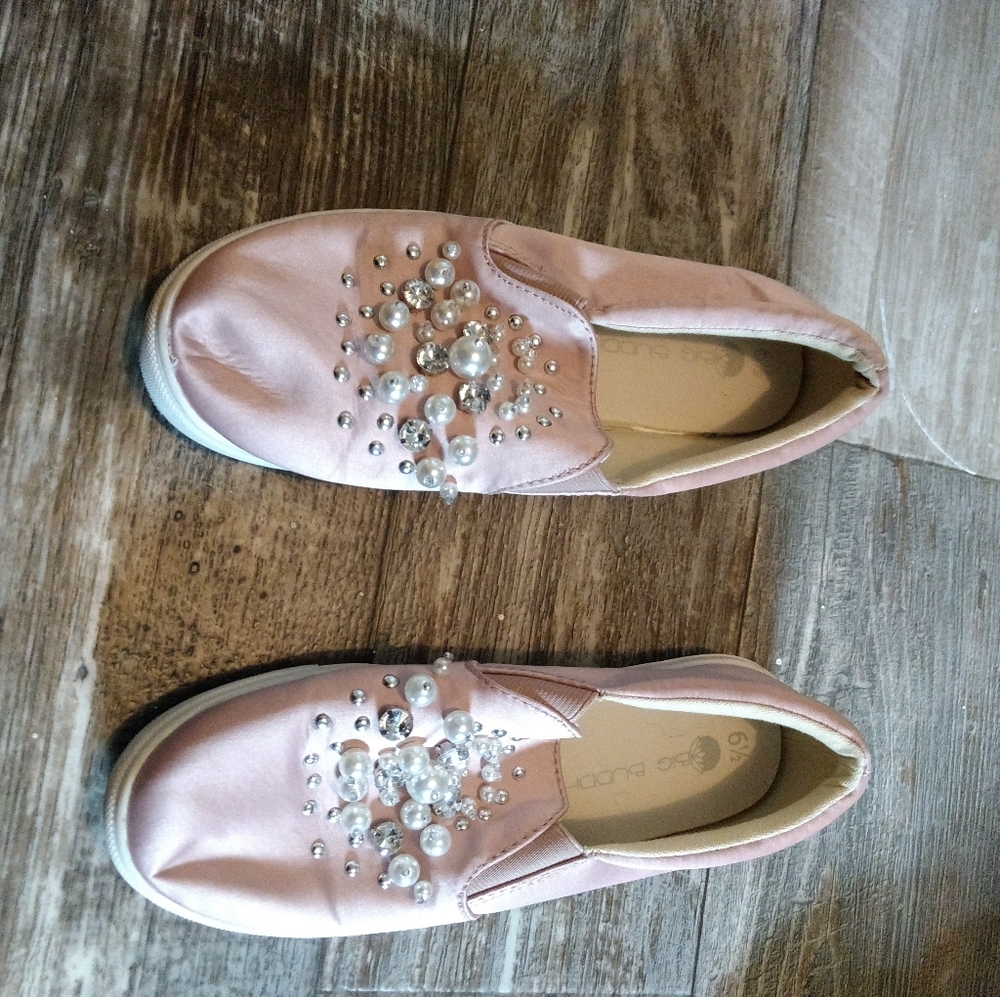 Big Budda size 6 1/2 slip on shoes